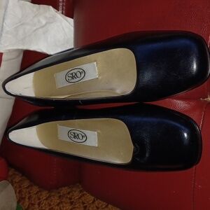 SRO heels, black, leather pump